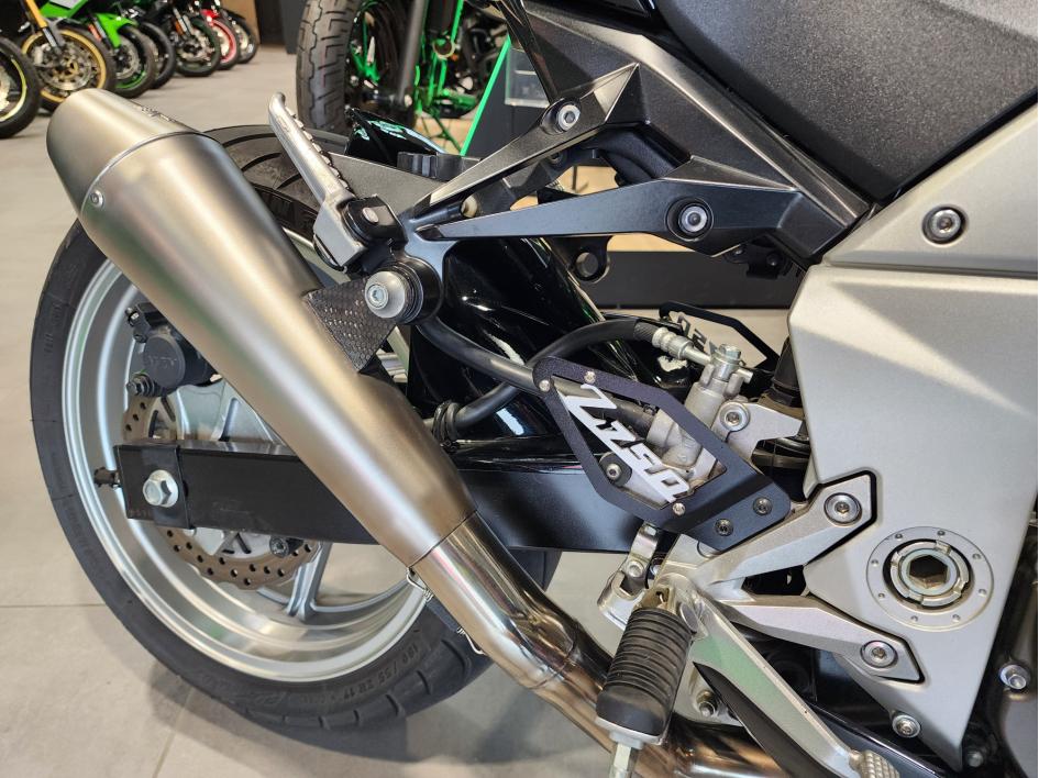 KAWASAKI Z750