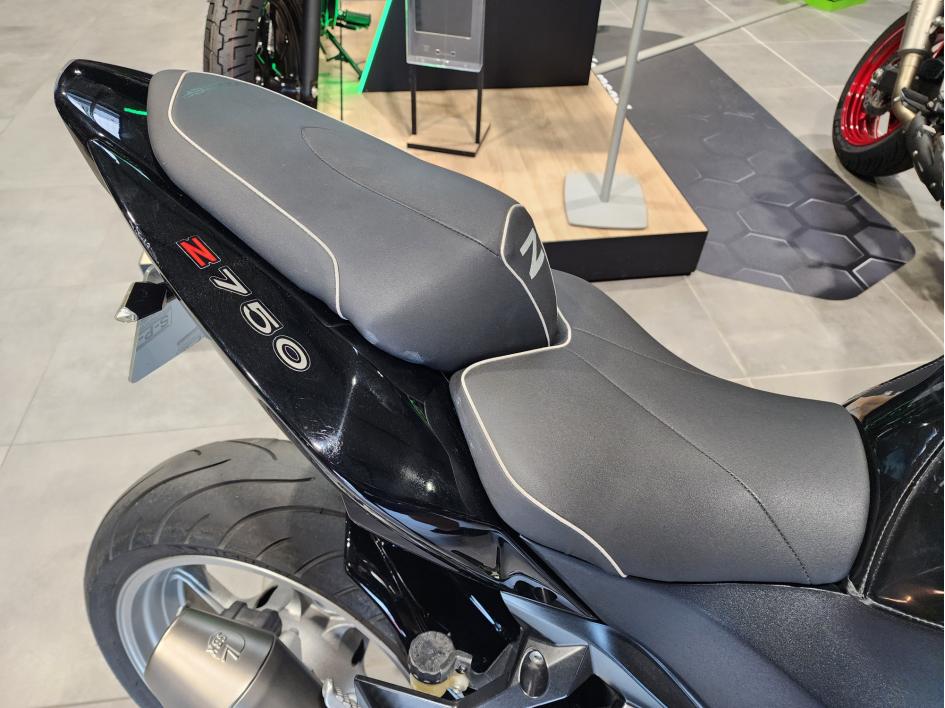 KAWASAKI Z750