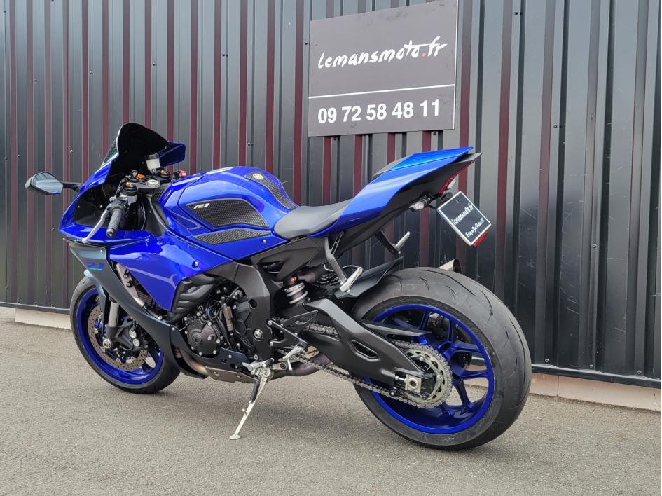 YAMAHA YZF 1000 R1