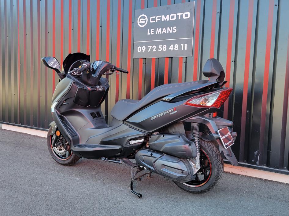 SYM 300 GTS