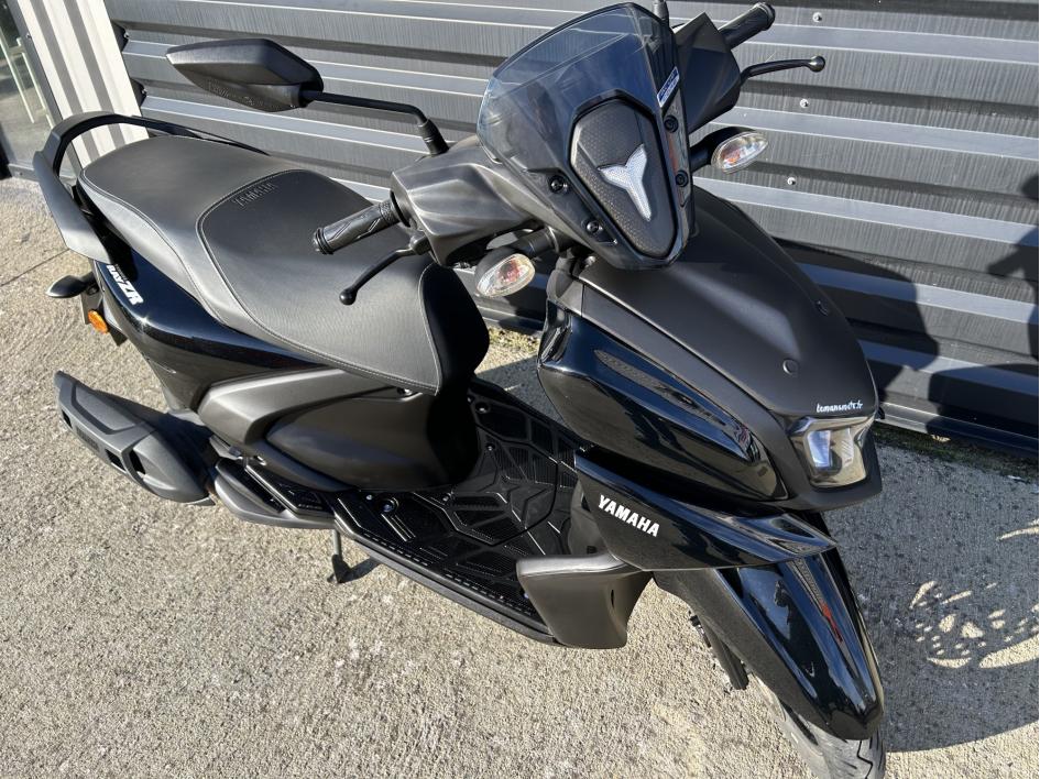 YAMAHA RayZR 125