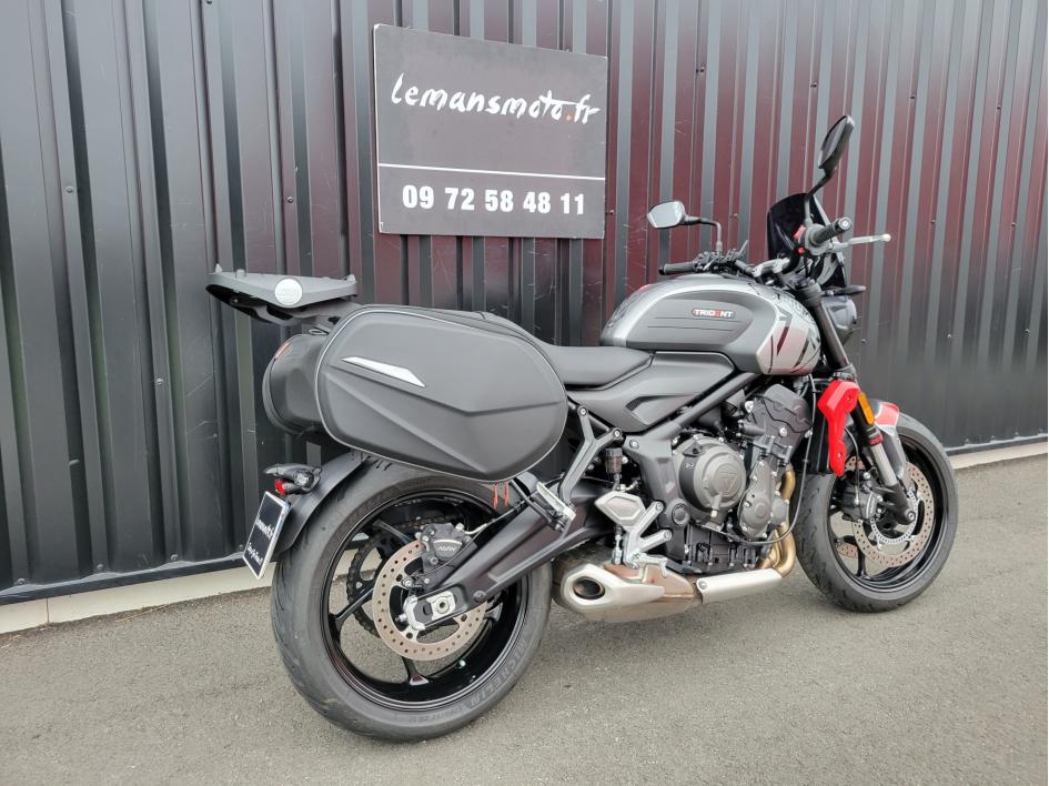 TRIUMPH TRIDENT 660
