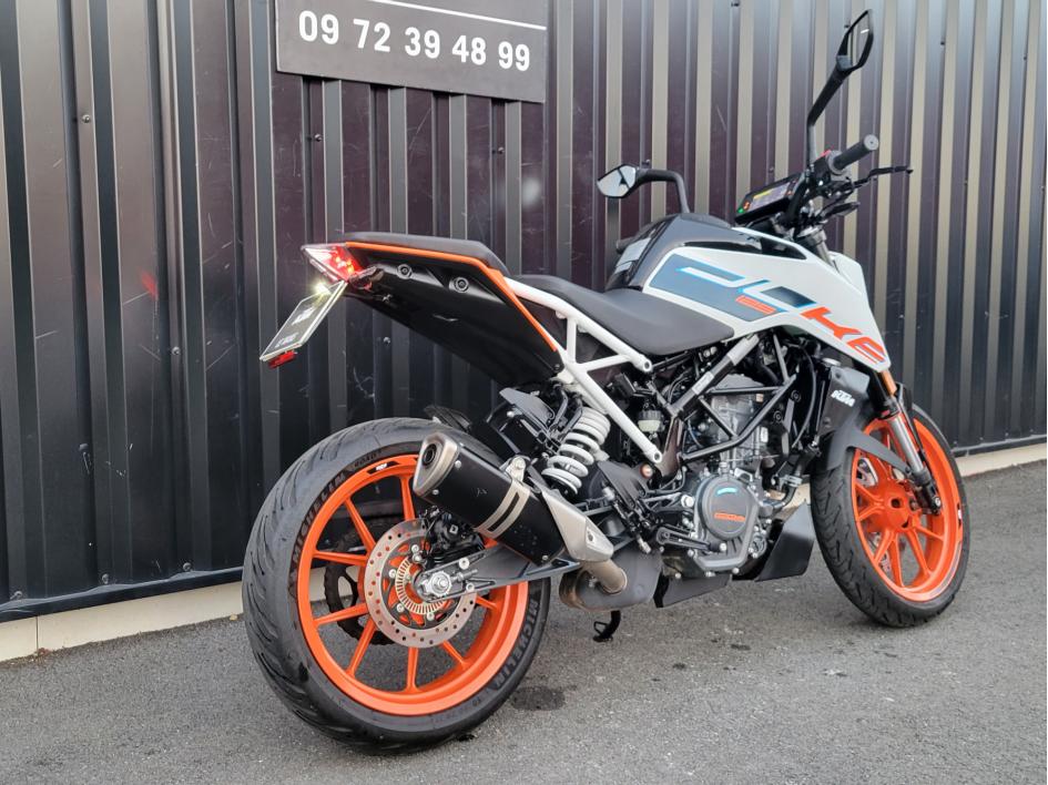 KTM 125 DUKE   1ERE MAIN  SEULEMENT 2900 KILOMETRES