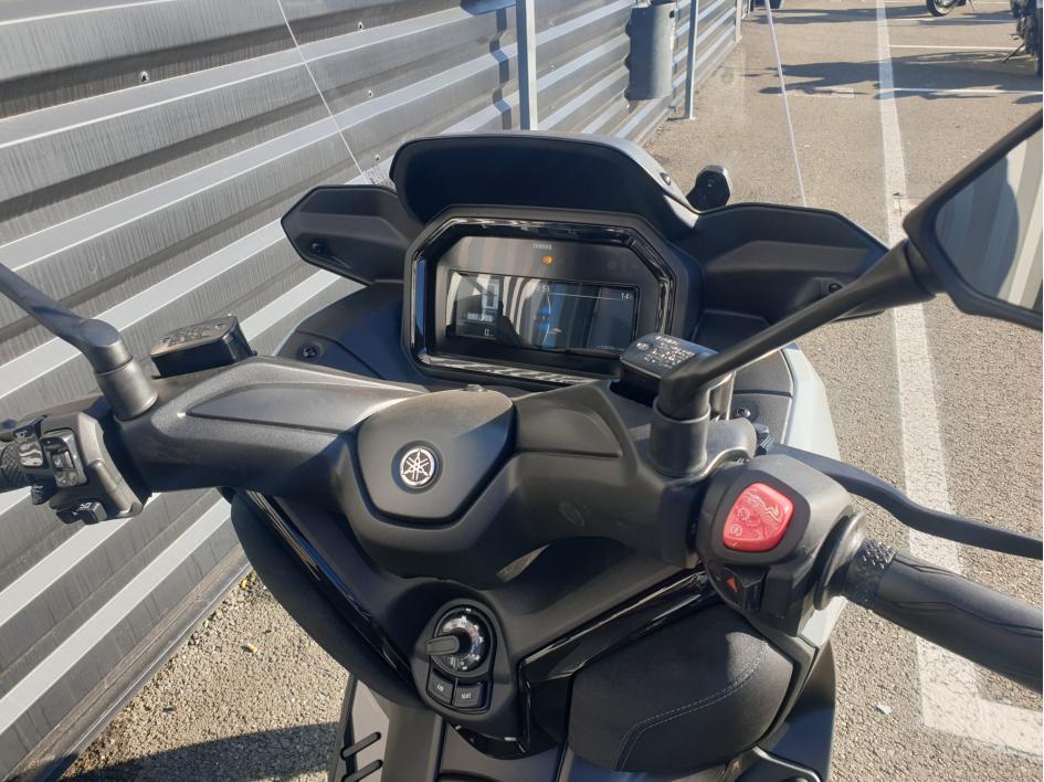 YAMAHA XMAX 300 Tech Max
