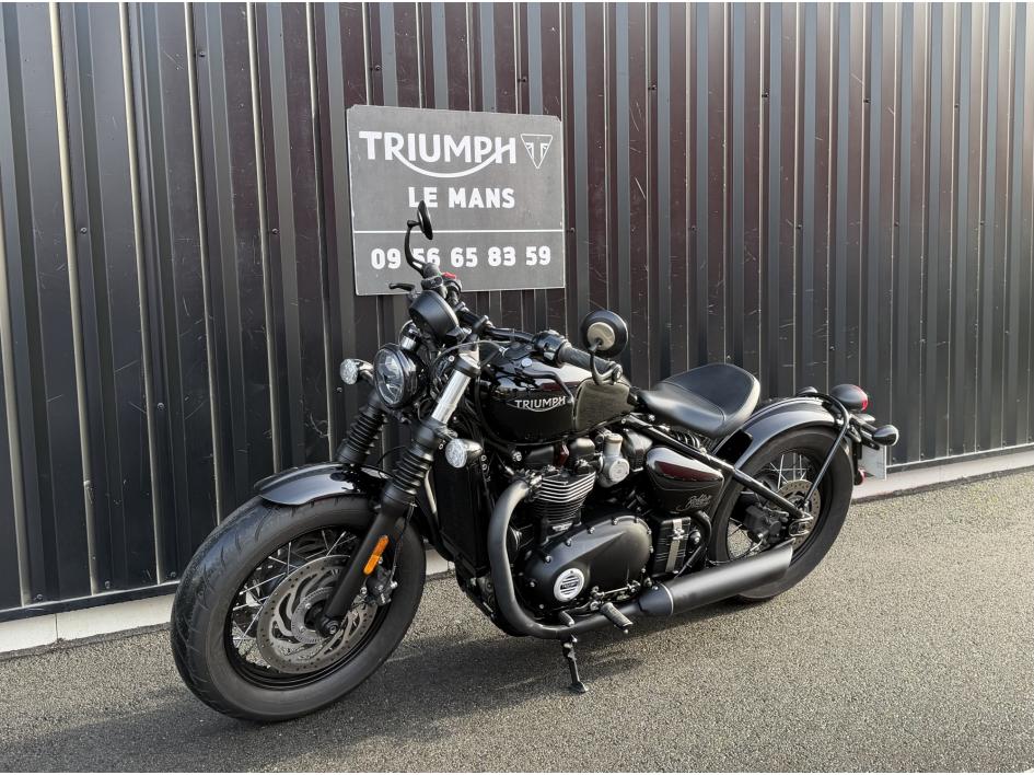 TRIUMPH BONNEVILLE BOBBER BLACK 1200