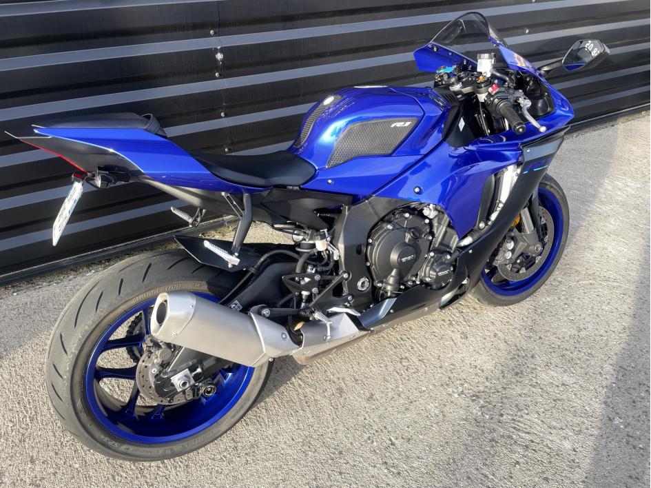 YAMAHA YZF 1000 R1