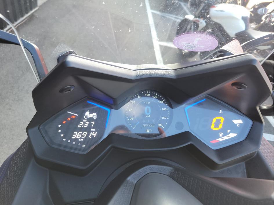 KYMCO AK 550