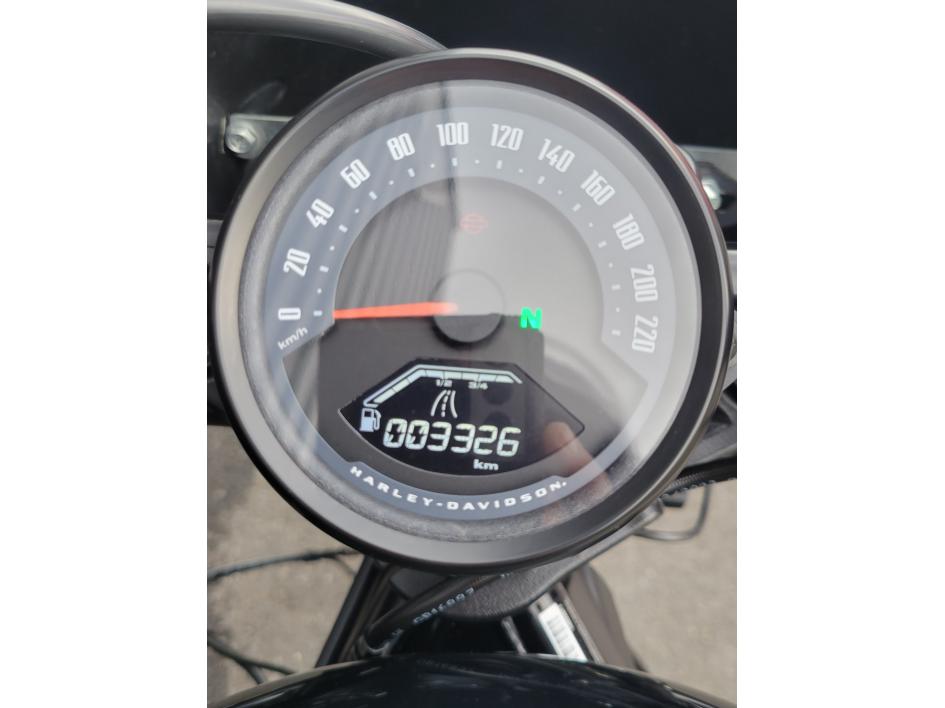 HARLEY-DAVIDSON SPORTSTER NIGHTSTER 975