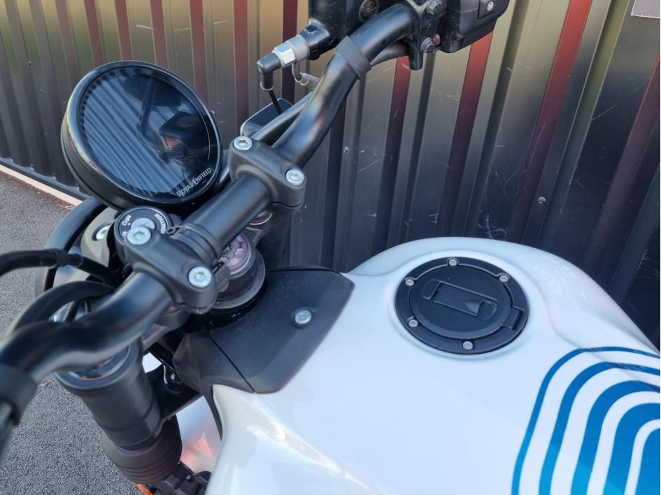 ROYAL ENFIELD GUERILLA 450